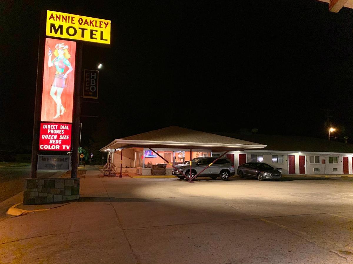 Annie Oakley Motel Oakley Exterior foto